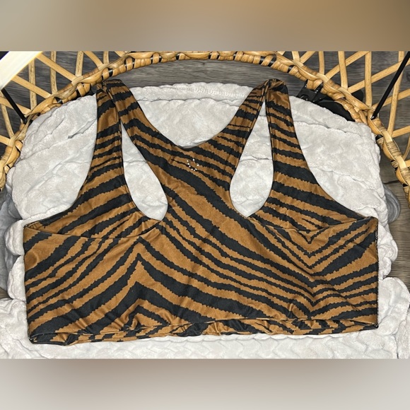 Betsy Johnson Tiger Stripe Sports Bra - Picture 2 of 4